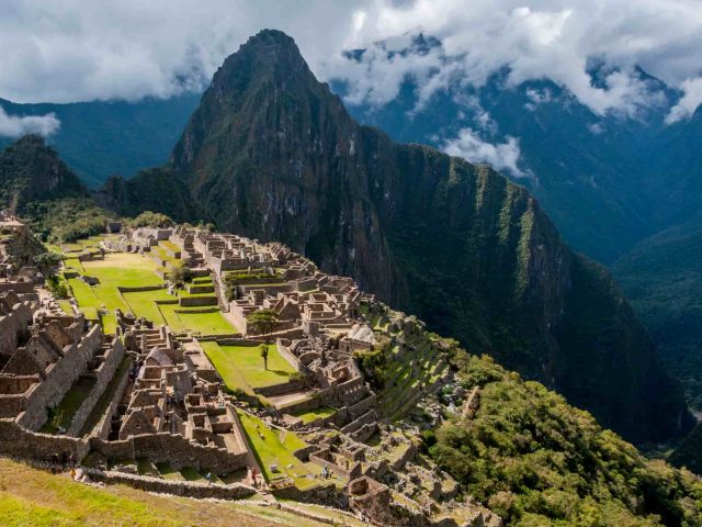 Tour to Machupicchu by car 2D/1N